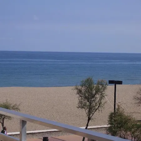 Ronda 3 Beachfront Apartamento *