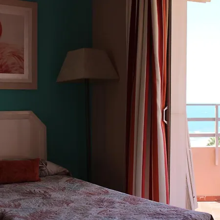 Ronda 3 Beachfront Apartamento *